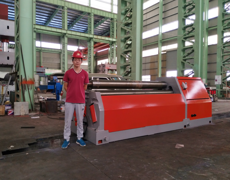 W12 4 -roller plate bending machine 